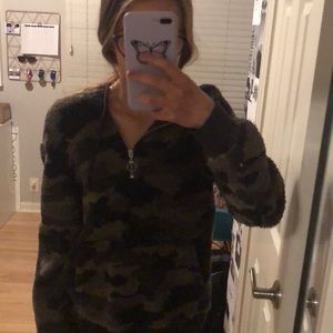 Camo Fuzzing Quarterzip